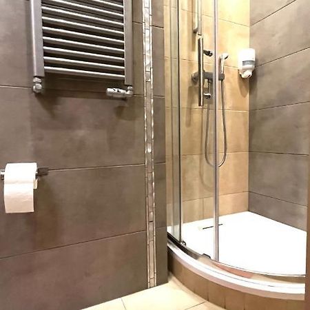 Single Studio In City Center Krakau Buitenkant foto