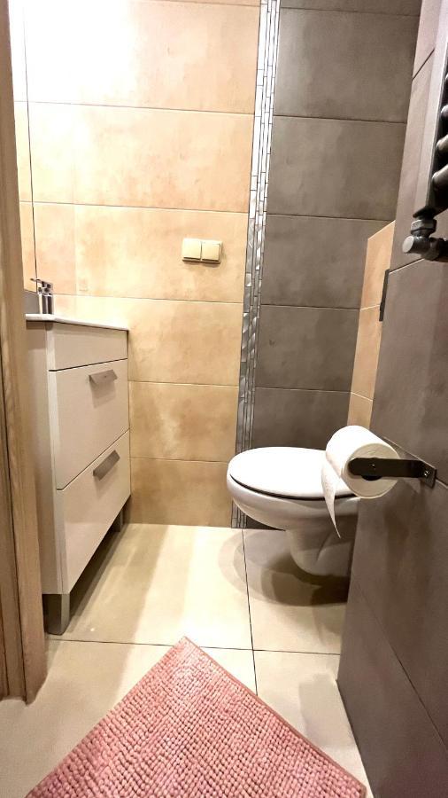 Single Studio In City Center Krakau Buitenkant foto